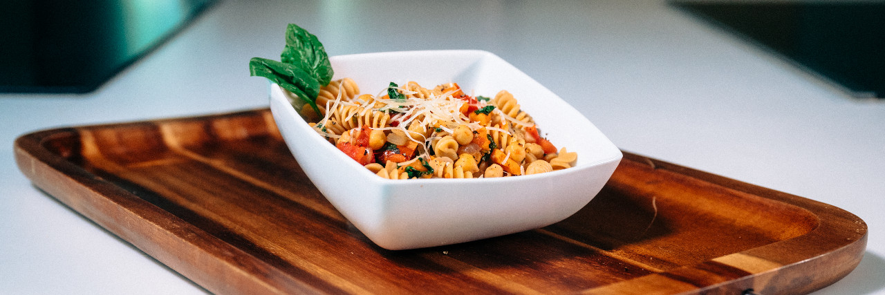 pasta, chickpeas, tomatoes, and spinach